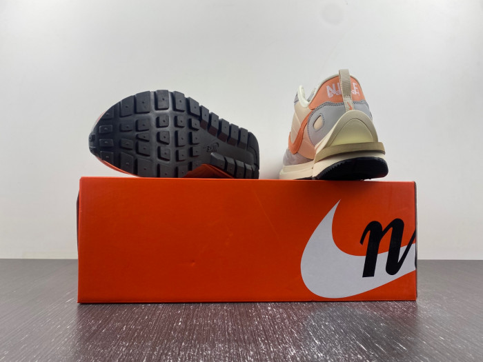 sacai x vaporwaffle “tour yellow ” dd1875-107