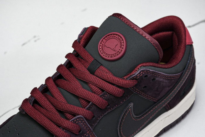 Riot Skateshop x Nike SB Dunk Low FZ1289-200