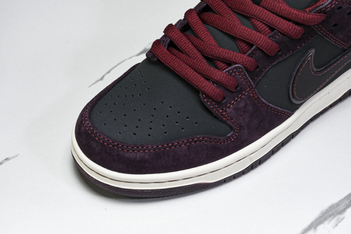 Riot Skateshop x Nike SB Dunk Low FZ1289-200