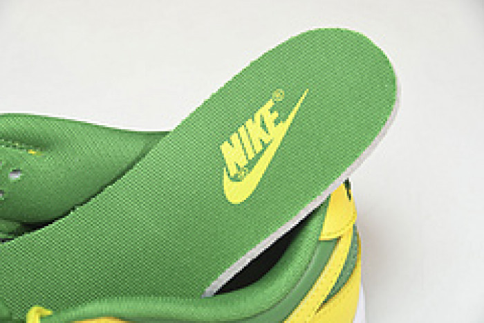 nike dunk low “reverse brazil” dv0833-300