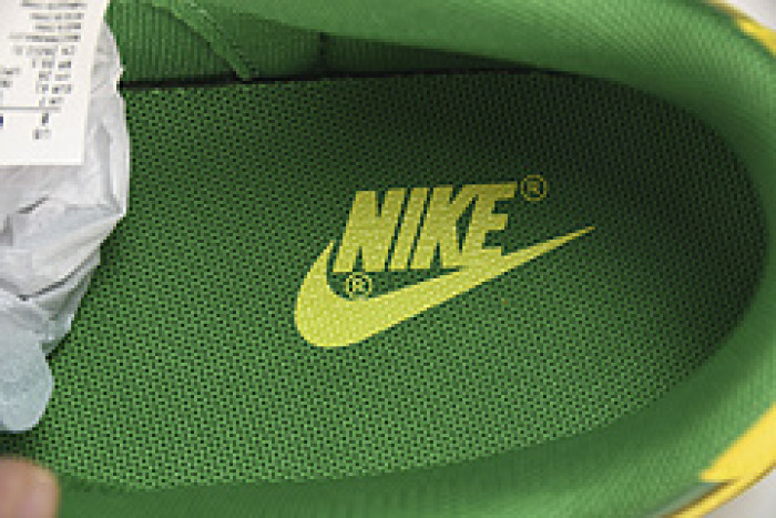 nike dunk low “reverse brazil” dv0833-300