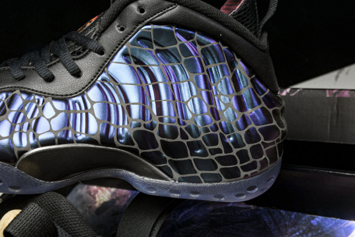 TEKKEN 8 x Nike Air Foamposite One “Kazuya Mishima” FQ9050-400