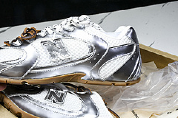 New Balance MIU NB5304