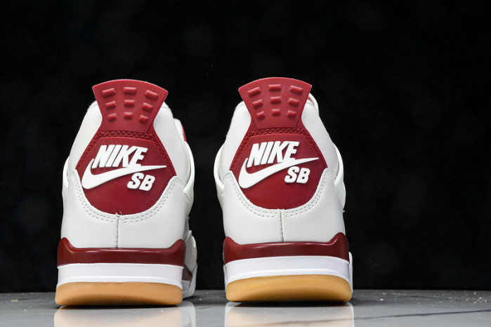 Nike SB x Air Jordan 4 “Varsity Red DR5415-106