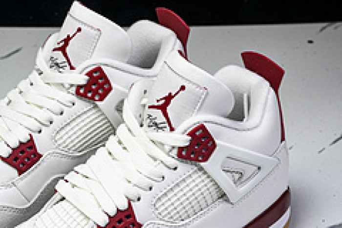 Nike SB x Air Jordan 4 “Varsity Red DR5415-106