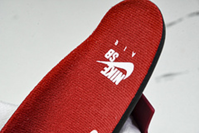 Nike SB x Air Jordan 4 “Varsity Red DR5415-106