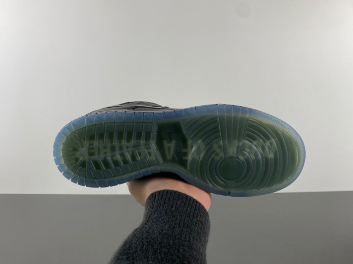 Division Street x Nike Dunk Low Lux “Oregon Black”HV1470-001