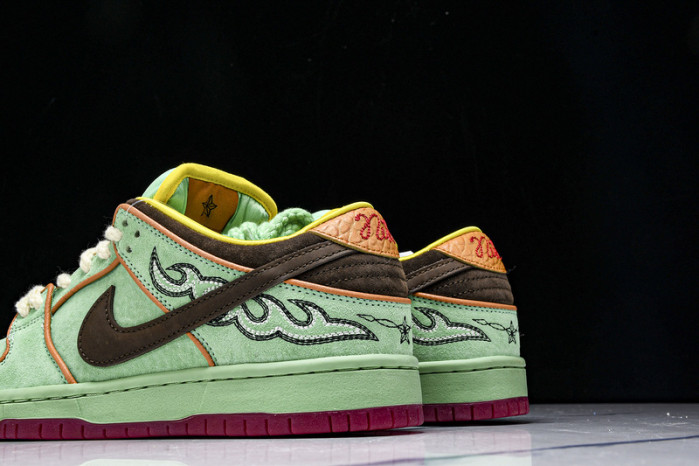 Dunk Low SB 