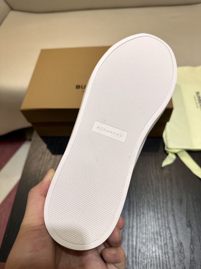 BUBERY SNEAKER 23152