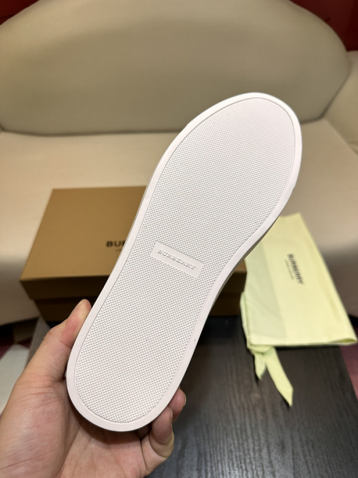 BUBERY SNEAKER 23153