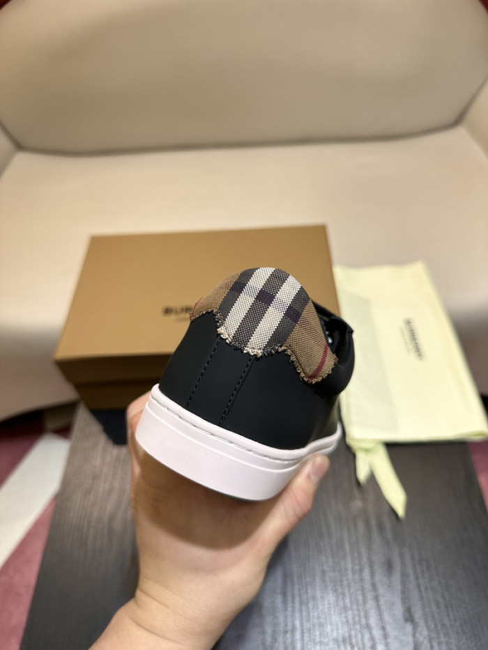 BUBERY SNEAKER 23153