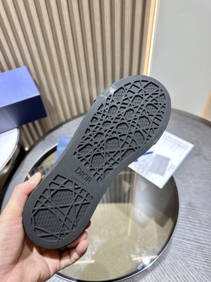 DR B33 LOW-TOP SNEAKERS DR-122