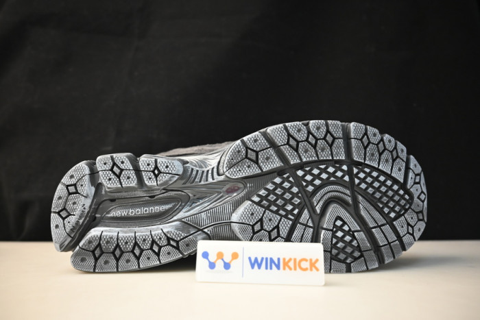 new balance 2002r protection pack phantom m2002rdb