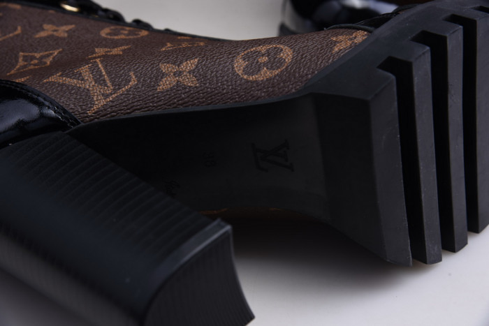 LUIS VITTON BROWN STAR TRAIL ANKLE BOOTS